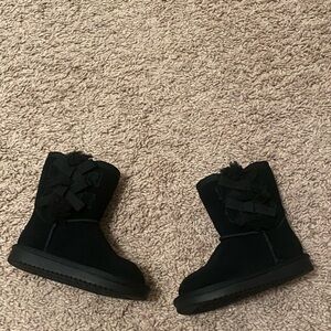 Koolaburra by UGG Victoria Short Boot- Toddler Black Boots with Bows